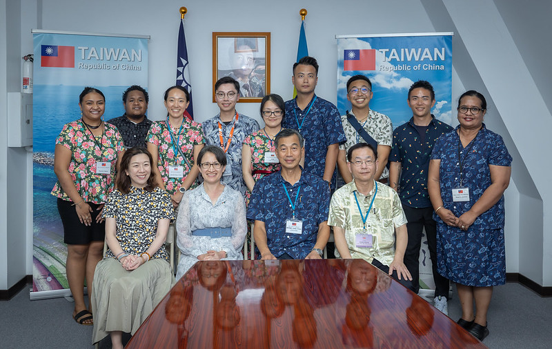 Vice President Hsiao inspects Taiwan Embassy in Palau, attends airport farewell ceremony