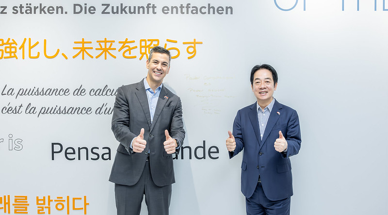 President Lai and President Peña of Paraguay visit Southern Taiwan Science Park Bureau and NCHC Cloud Compute Center
 