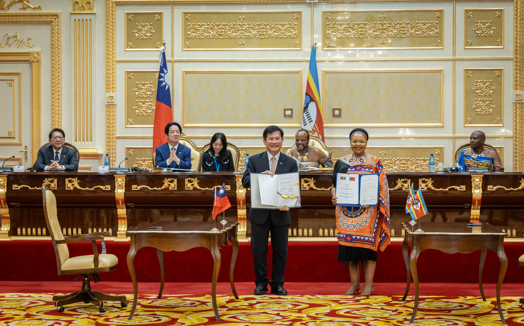 President Lai receives welcome with military honors, holds bilateral meeting with King Mswati III of Eswatini
