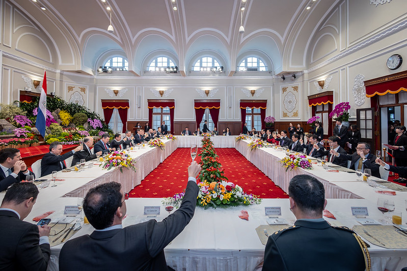 President Lai confers decoration on President Santiago Peña Palacios of Republic of Paraguay, hosts state banquet.