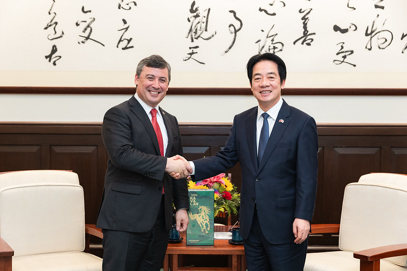 President Lai meets Canadian Conservative Shadow Minister for Foreign Affairs Michael Chong