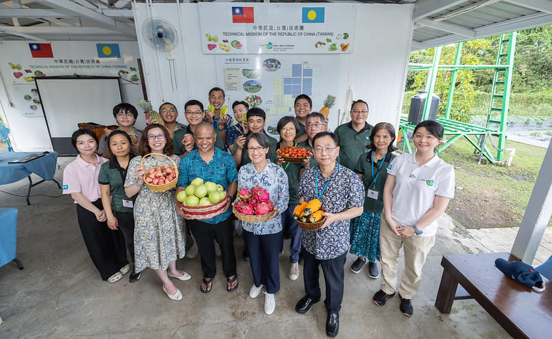 Vice President Hsiao visits Taiwan Technical Mission farm in Palau
