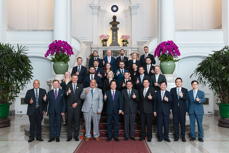President Lai meets Forum for Democratic Cooperation participants