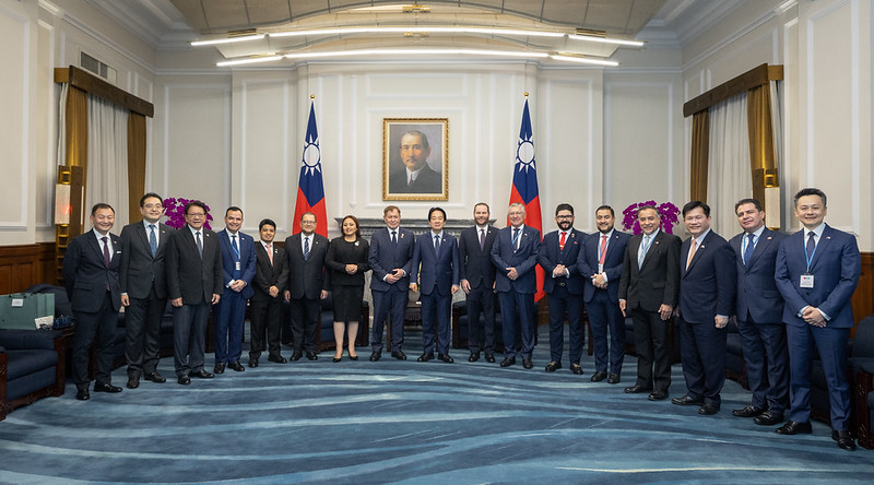 President Lai meets President of Guatemalan Congress Luis Alberto Contreras Colíndres.