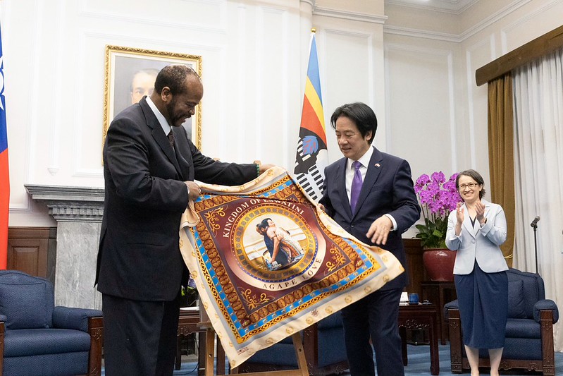 President Lai and King Mswati III of Eswatini hold bilateral talks and witness signing of agreement
 