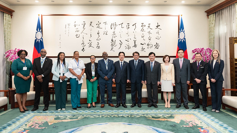 President Lai meets St. Vincent and the Grenadines Deputy Prime Minister St. Claire Leacock.