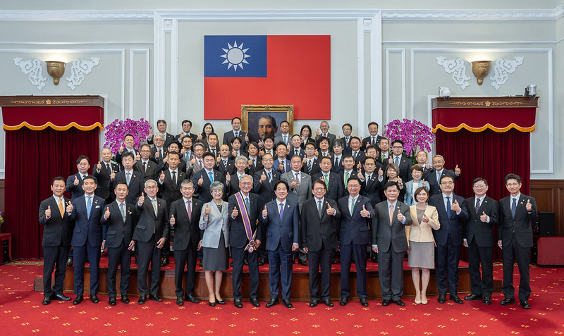 President Lai confers decoration on Japan-Taiwan Diet Members' Consultative Council Chairman Furuya Keiji.
