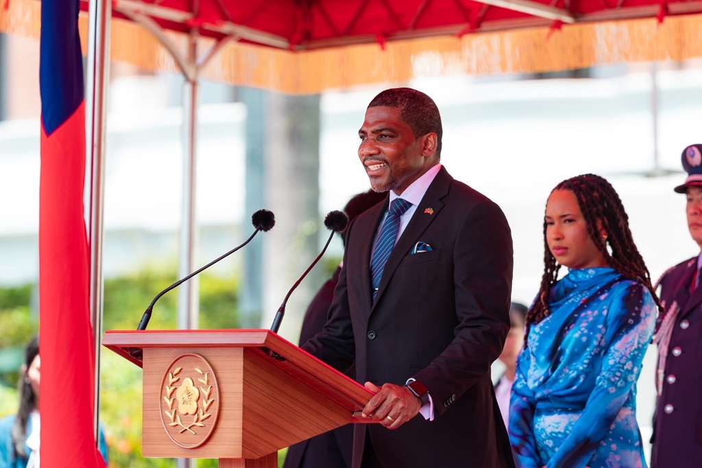 The visiting leader of state delivers remarks.