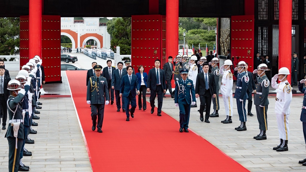 The President is escorted to the Sanctuary by the Secretary-General to the President and other officials to conduct the ceremony.
