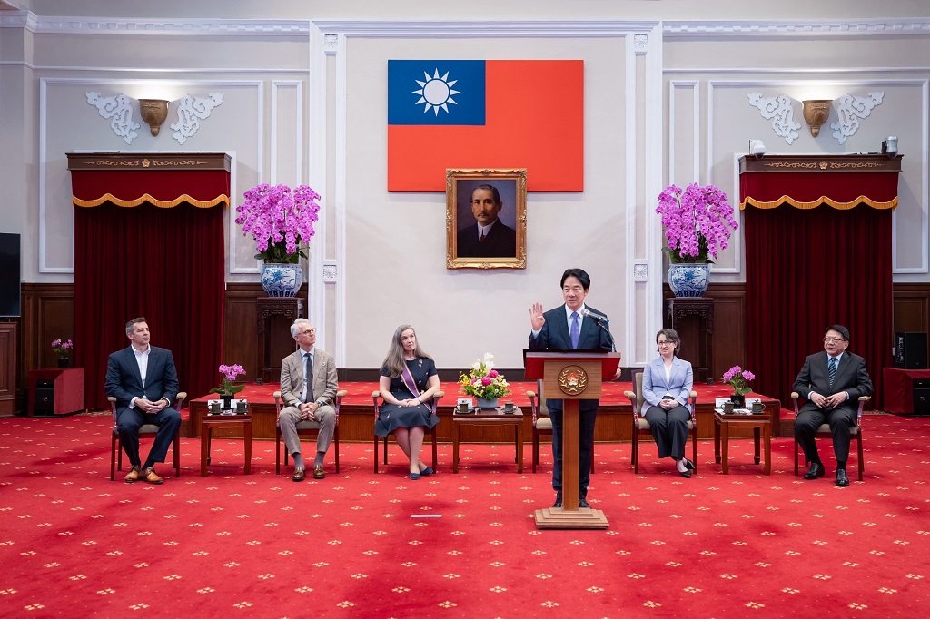 Decorations personally conferred by the President are usually held at the President's Hall on the third floor of the Presidential Office Building.