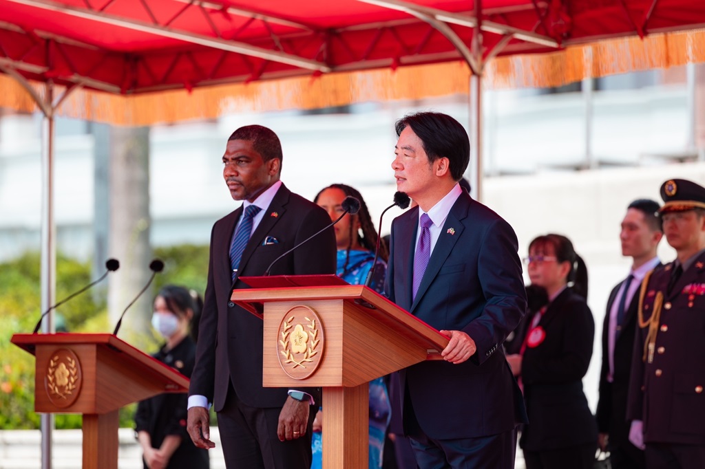 The President delivers welcome remarks for foreign guests of state.